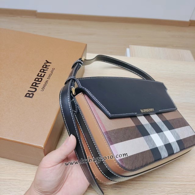 Burberry專門店新款女士肩背包 巴寶莉23秋冬款大號格紋腋下包 yxb1306